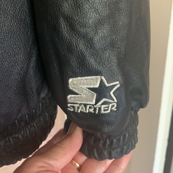 VINTAGE HIGH QUALITY LEATHER RAIDERS JACKET. EXCELLENT CONDITION. - Picture 2 of 14